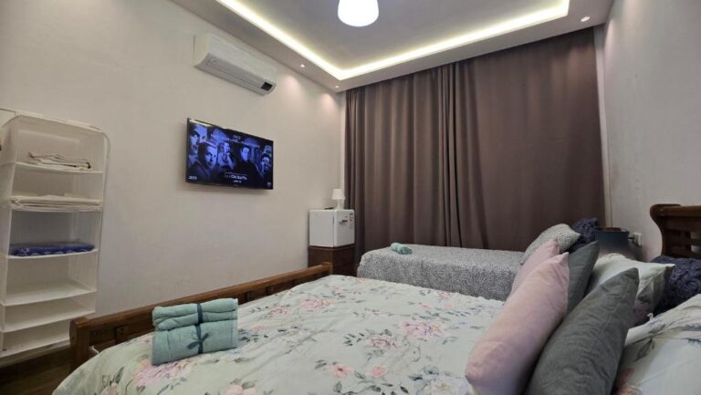 Chambre Triple avec Salle de Bains Privative